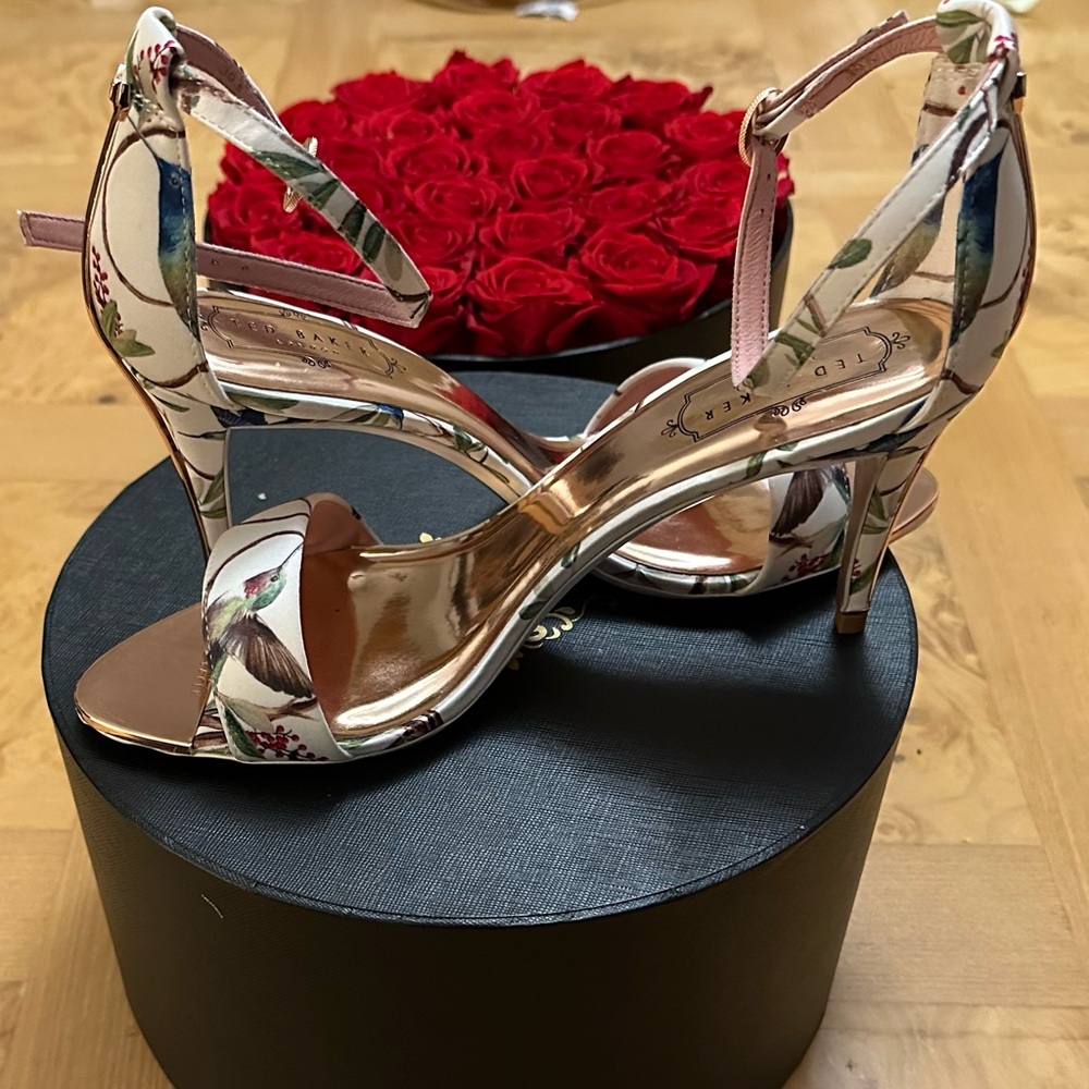NWT Ted Baker Mavbe Hummingbird Floral Strappy Heels